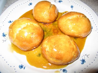 Малки питки със сирене и мед