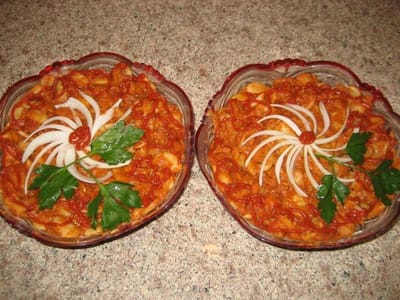 Салата от зрял фасул с лютеница