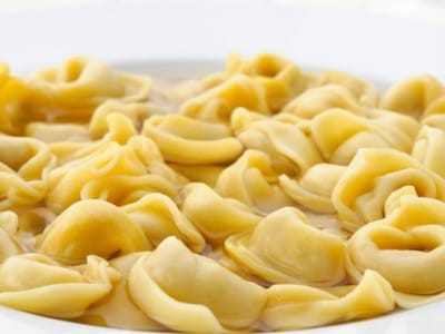 Домашни тортелини с кайма