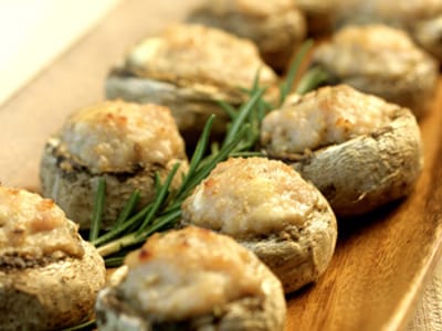 Пълнени гъби със синьо сирене и маслини