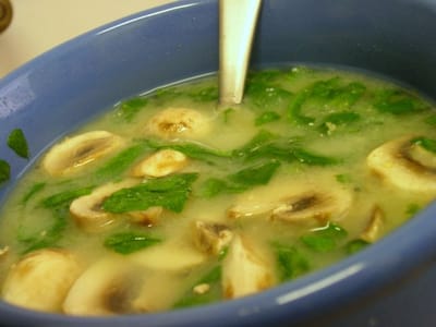 Супа от спанак и гъби