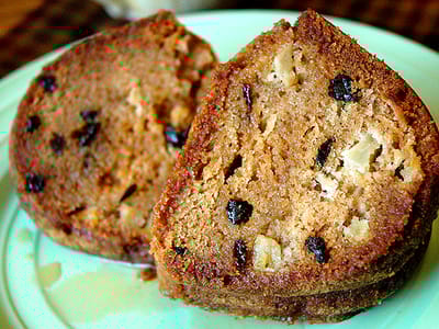 Кекс с ябълки и стафиди