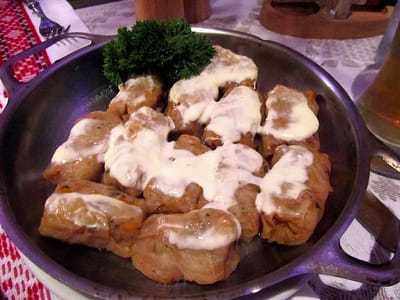 Зелеви сармички с орехи