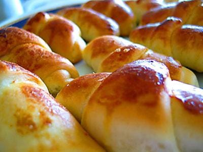 Козуначени кифлички с мармалад