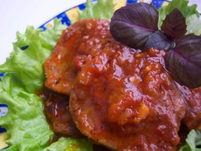 Телешки език в доматен сос