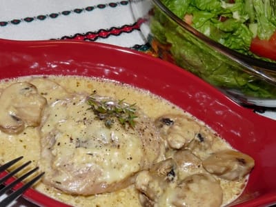 Пилешки бутчета с гъби и сметана