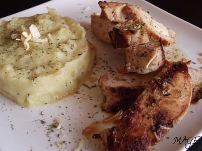 Пилешко филе с естрагон и пюре от целина