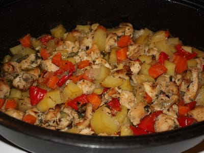 Пиле със зеленчуци и вино