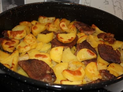 Свински пържолки с картофи на фурна