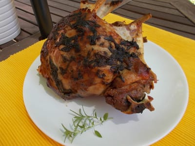 Печено агнешко на фурна със сос песто