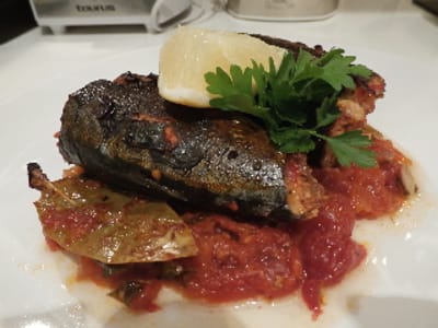 Скумрия с домати на фурна