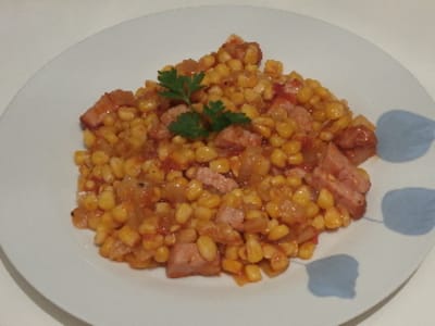 Задушена царевица с филе и лук