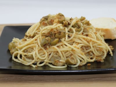 Спагети с маслинов сос