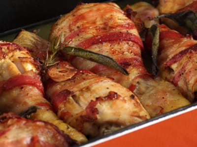 Пилешки кълки с горчица и бекон