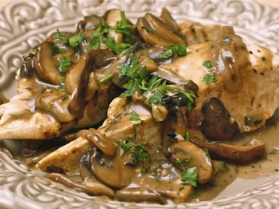 Пиле в глинен гювеч