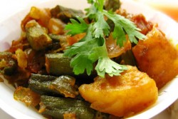 Бамя с картофи