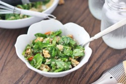 Салата с киноа и спанак